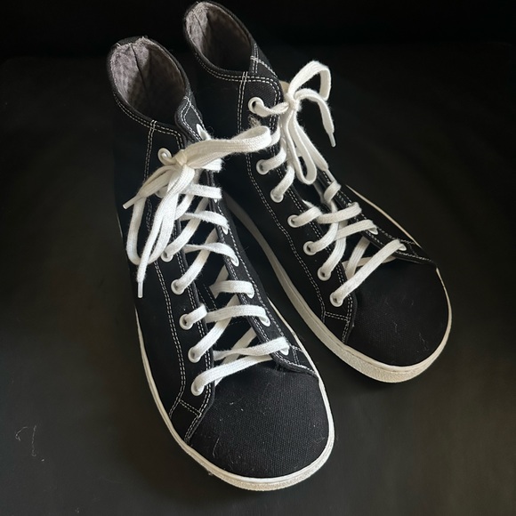 Groundies Barefoot High Top Sneakers - Picture 8 of 10